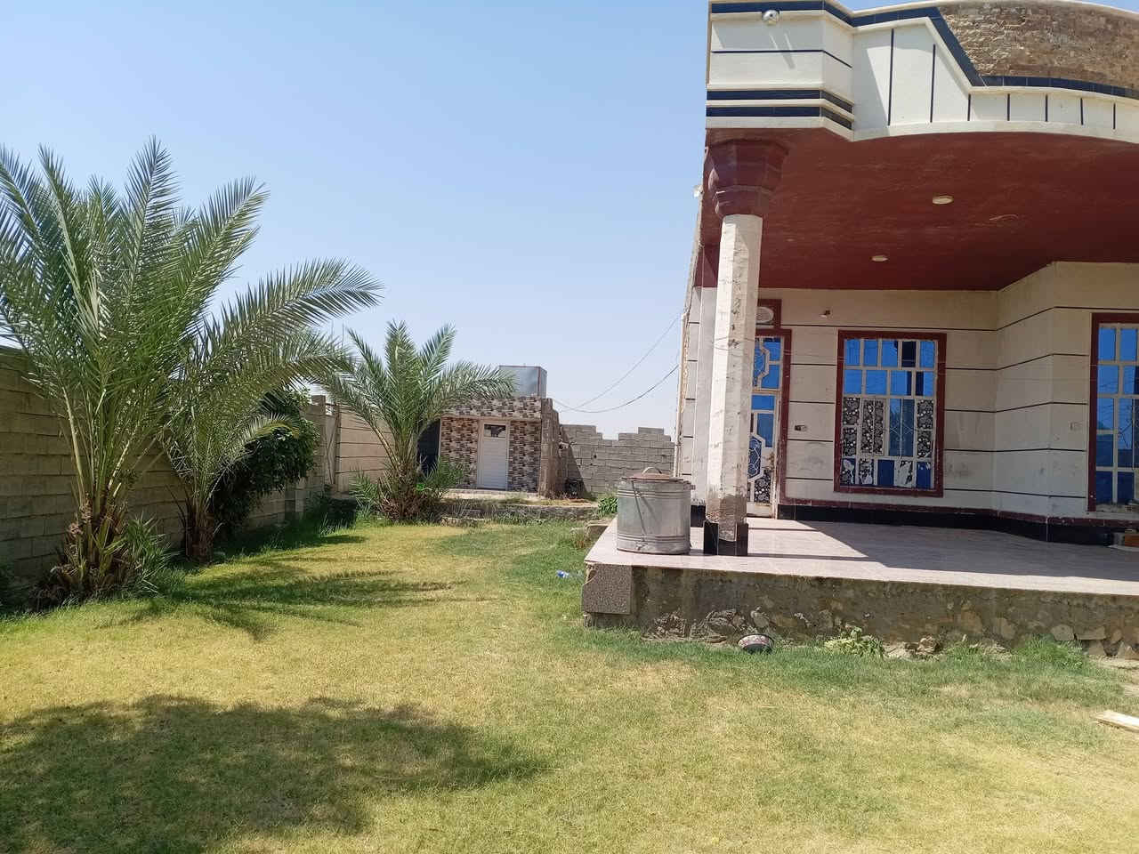 سلام عليكم بيت الإيجار
مكان بفراج ثانيه وره طاحونه 
يتكون من غرفتين وصاله ومطبخ وهول وديوان

الاستفسار أكثر *********** 
علي الفراجي
