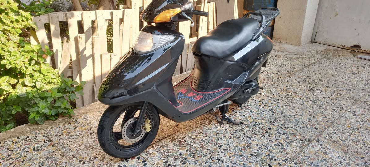 جمعه مباركه. دراجه سبيسي ياباني.  مفتوح مره وحده بحاله ممتازه مثل ماموجود بالصوره. شغاله سلف وهندر كهربايات شغاله فقط كيج الكيلو متر واكف عداد البانزين شغال زوج تاير جديد مع كابريتر جديده وبلك مع قايش جديد السعر 550 وبيها مجال للشراي مكانها كوت زين القوس للتواصل *********** فدوه لوجهك اذا متشتري لاتتصل ولا تعبني وتعبك والسوك مليان كلشي بي
