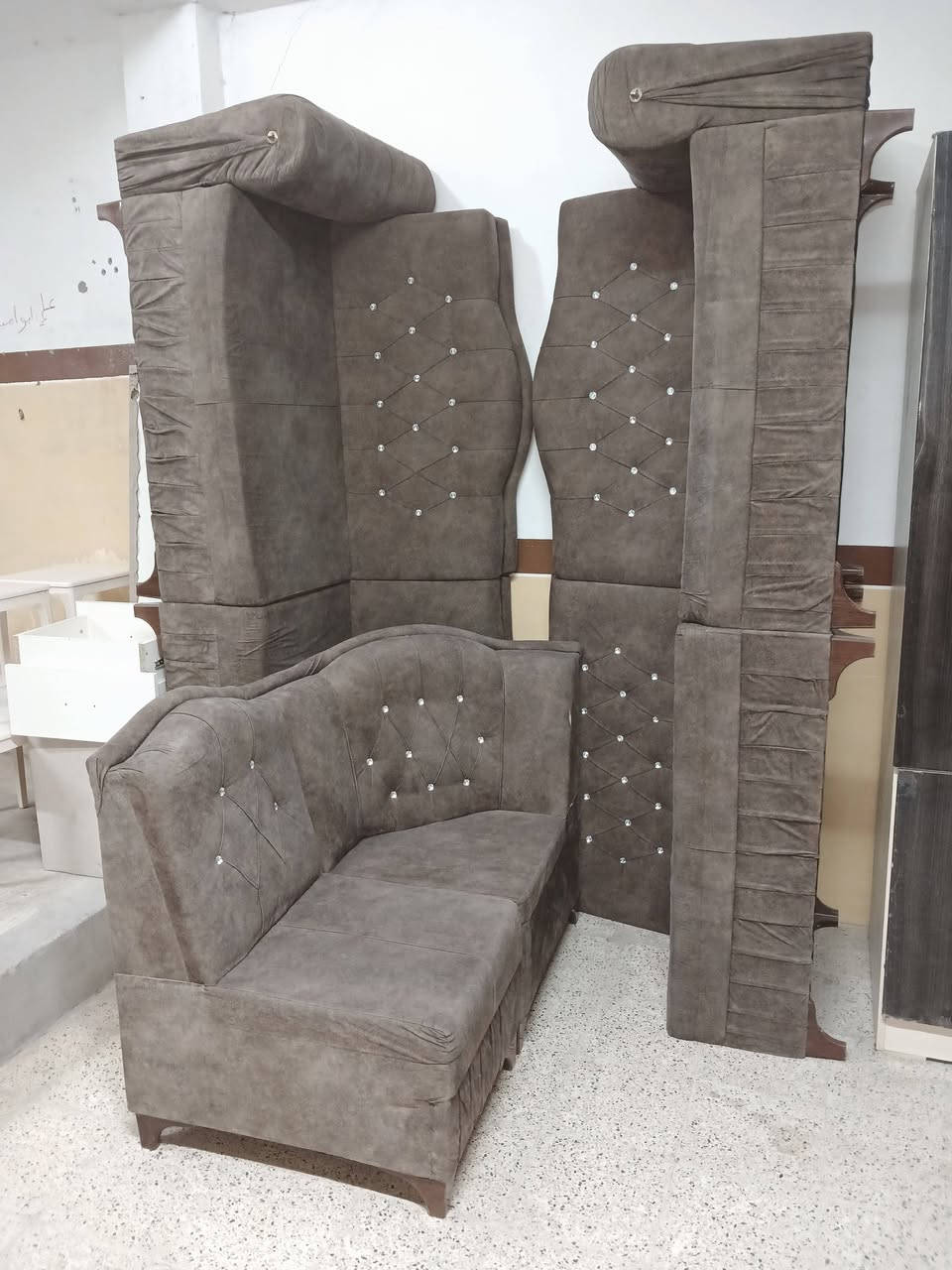 من رخص الدمن
مجمع الامير وفركم مجمع من ديواوين مسخدام
 و جديد شرط اخشاب عراقي  
وعدنا تفصال و قياس خاصه اب انس اسعار 
لتواصل اتصال ***********
واتساب ***********
