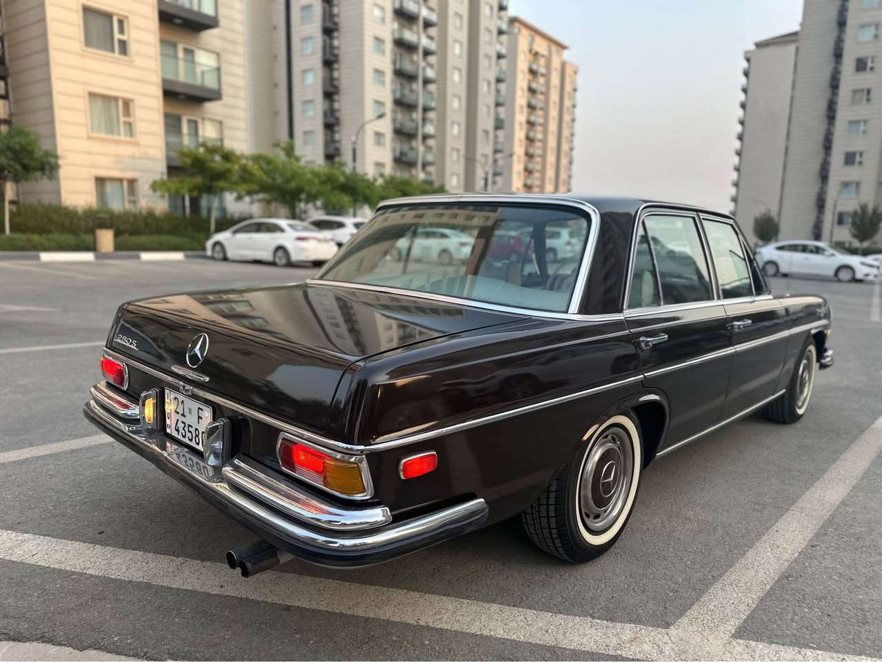 مرسيدس موديل ١٩٧٠
٦ بستون ي بيلادي 
گيرو مه كينه بلادي  ته نها ده ره وه ي بوياخ كراوه ته وه 
له سه ر كال بونه وه 
كيرو مه كينه به شه رت  ٥١  هه زار روشتوه حقيقي
هيچ نوقسانيه كي نيه  كاره باييات شه ريكه يه و ده ست كاري نه كراوه  رن نگي (قاهوه ي ميتاليك )
تايه ي تازه سه نه وي تازه هه مو شتيكي تازه يه و  به ناوي خومه وه يه  بو زانياري زياتر به يوهندي بكه. 
***********
*********** السليمانية, العراق
