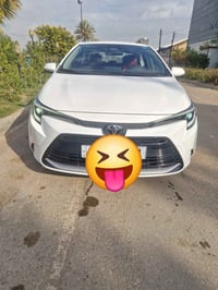 ١٨٠٠ هايبرد • ماشيه اقل ١٠٠٠٠ • قيادة ذاتية