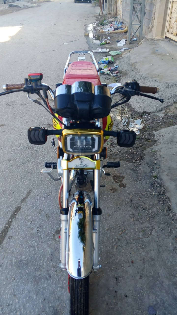 دراجه 25 مديل
كلشي شغال مابيها اي نقص عداد الكتروني اشاره رباعيه هورن لايت عالي وناصي اوراق و مابيه اي نقص 700وبيها مجال قليل تفاصيل اكثر ***********
