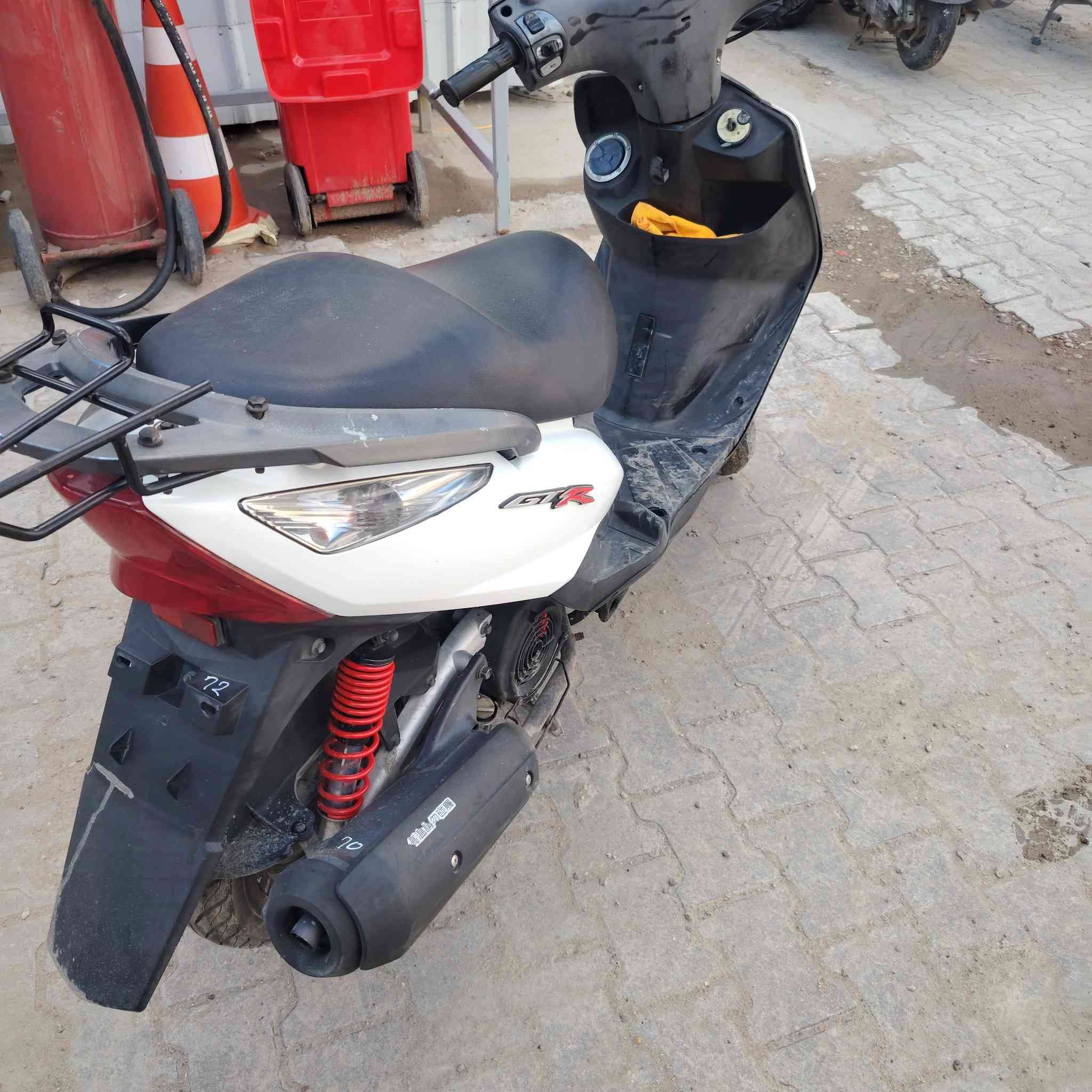 مرخصت الادمن المحترم 
السلام عليكم للبيع أو مراوس بسكنس لد وانطي فرق ثعلب جي تي ار كابريتر مكفوله من كلشي نازله رمبه قبل شهرين محرك مكفول واخرس كهربائيات كوله شغاله شلعه ومعدل فول الدراجه تخبل السعر 850 وبيه مجال بسيط مكاني عل سريع محمد القاسم شركه تويوتا ***********
