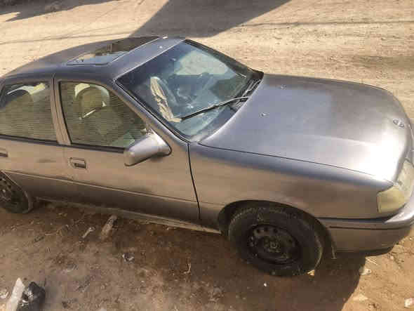 السلام عليكم للبيع اوبل مديل 91 محرك 200 بيهه خيط بخار السياره شوف العين حلوه مال شغل مداور شوكت متريد السنويه منتهيه بال21 رقم اللماني 
السعر 21 ورقه اوبيهه مجال
مبايل ***********
