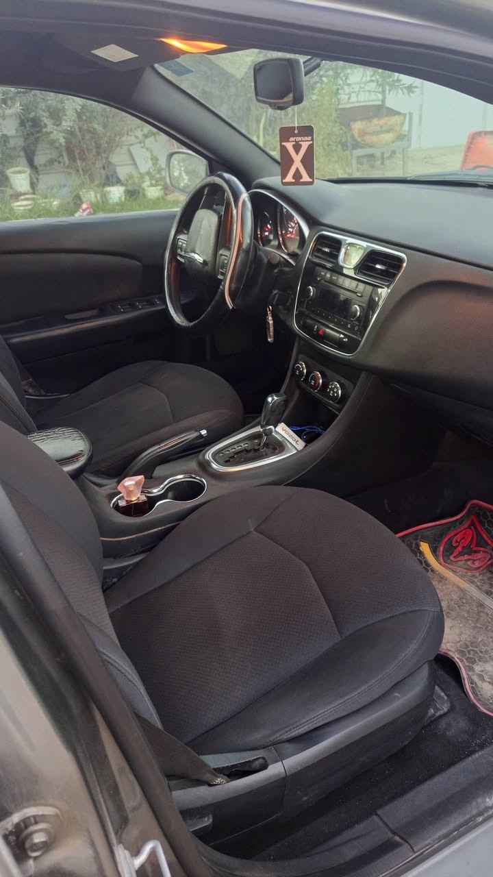 السلام عليكم للبيع C،200 مديل ٢٠١٣حادث جدا بسيط مضح بالصوره مصبوغه حزام بسبب الجراد تبريد تدفئه تخم تاير جديد كامره خلفيه شاشه سقف سياره كامله مكمله مال جناي بسمي مشروع وطني سعر ٨٠ وبيها مجال بسيط تليفون *********** مكان بابل
