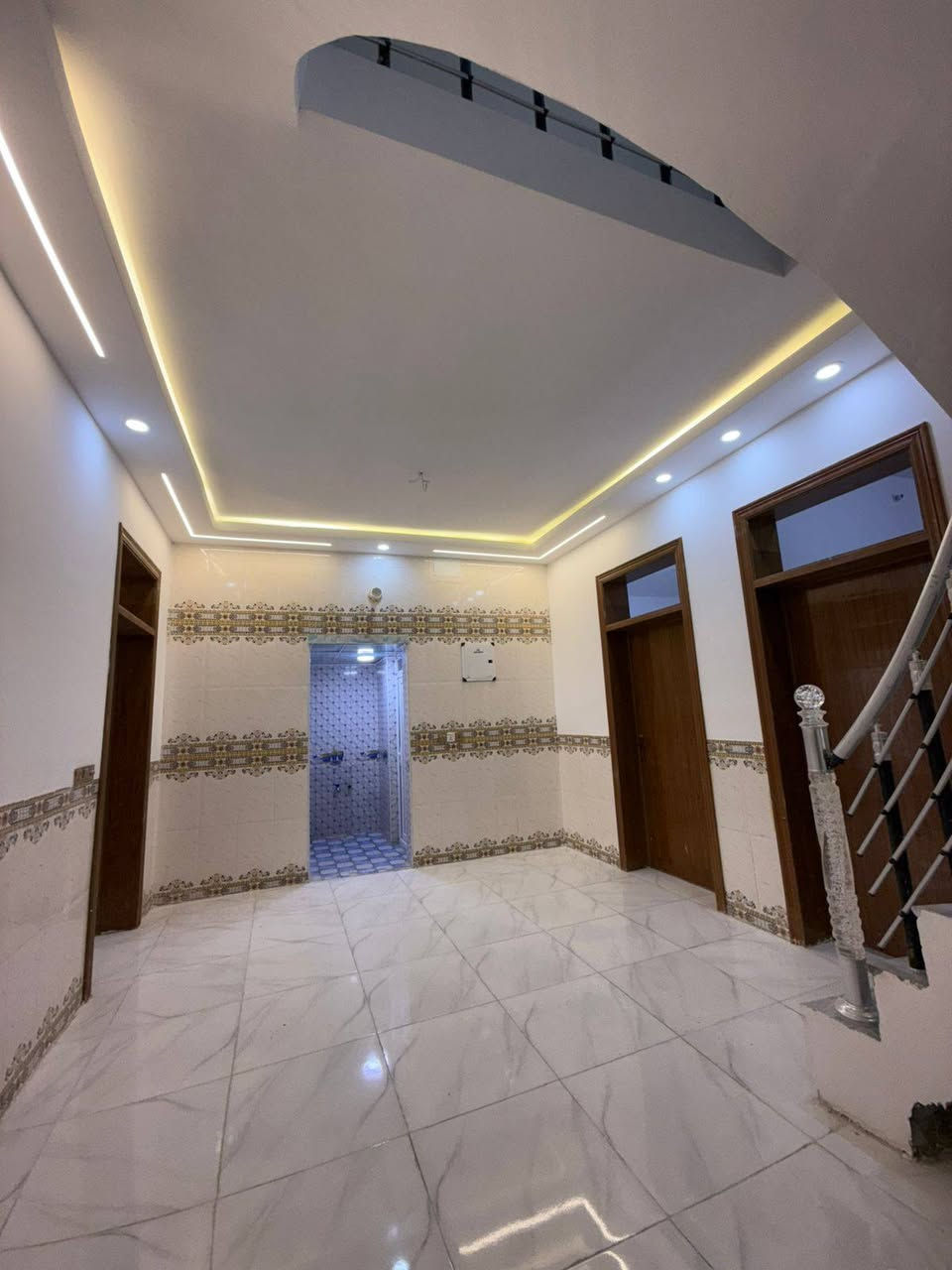 بيت للبيع العنوان كربلاء طوريج حي الجمعيه شارع هيله بنت الكاظم عرض الشارع 11 متر مساحه البيت 175 متر ***********

