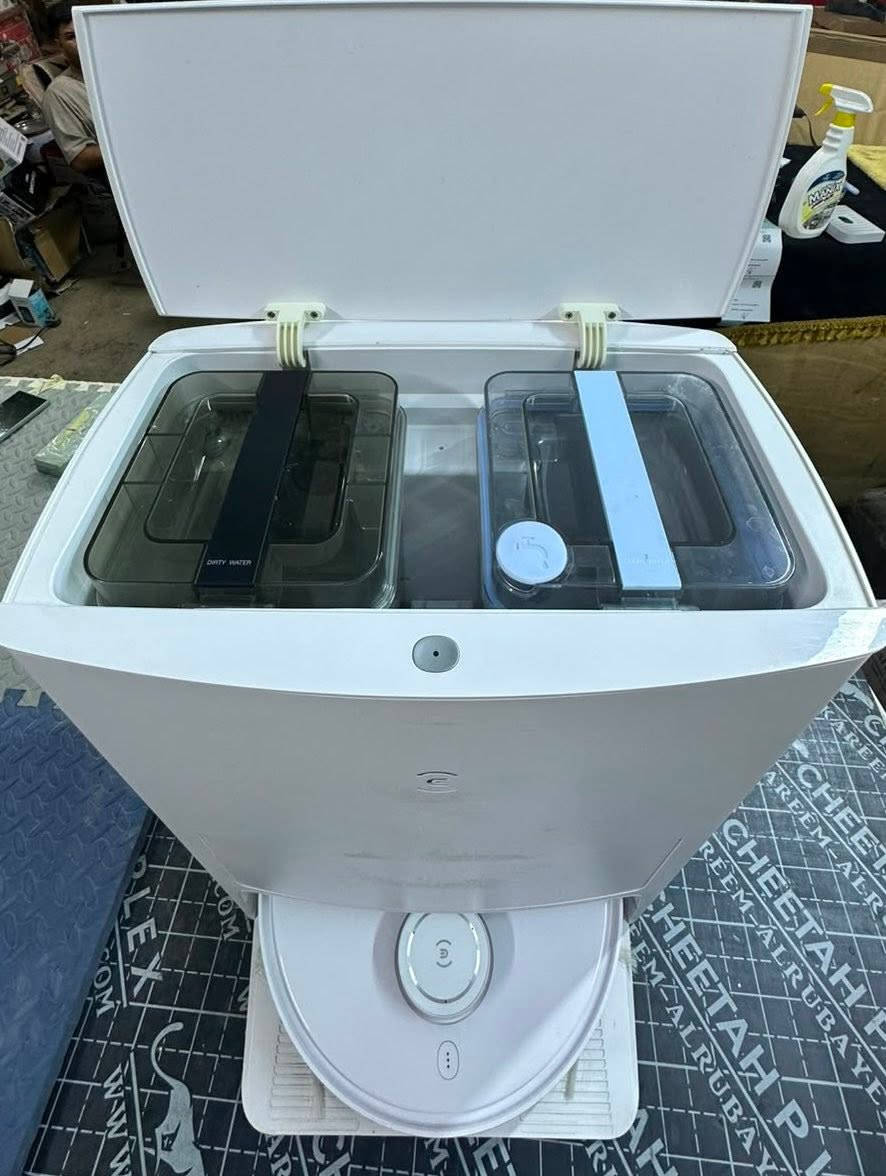Ecovacs Deebot T20 Omni
السعر 375 وضمان شهر بالجهاز 

• قوة شفط عالية 6000Pa لتنظيف الغبار والشعر والأوساخ بسهولة
• نظام مسح دوّار مزدوج يعطي تنظيف أقوى للبقع مقارنة بالمسح التقليدي
• يرفع المماسح تلقائياً عند صعوده على السجاد حتى ما يبلله
• محطة OMNI ذكية تقوم بتفريغ الغبار بشكل تلقائي
• غسل المماسح بالماء الحار للمساعدة بإزالة الأوساخ والروائح
• تجفيف المماسح بالهواء لمنع الروائح والبكتيريا
• تعبئة الماء تلقائياً بدون تدخل مستمر من المستخدم
• نظام خرائط LiDAR سريع ودقيق لتحديد الغرف والمسارات
• يتجنب الأحذية والأسلاك والعوائق بفضل حساسات 3D الذكية
• إمكانية تحديد مناطق ممنوعة أو غرف معينة للتنظيف
• يدعم التحكم من تطبيق الموبايل بالكامل
• إمكانية تشغيله بالصوت عبر Alexa وGoogle Assistant
• بطارية طويلة تكفي لتنظيف مساحات كبيرة
• يرجع تلقائياً للشحن ويكمل التنظيف من نفس المكان
• مناسب جداً للشعر الطويل وشعر الحيوانات الأليفة
• هادئ نسبياً مقارنة بكثير من المنافسين
• تصميم فاخر ومحطة متكاملة تقلل الحاجة للتنظيف اليدوي
• يدعم التنظيف المجدول حسب الأيام والأوقات
• إمكانية التحكم بقوة الشفط وكمية الماء لكل غرفة
• يعتبر من أفضل الروبوتات للمسح والغسيل الأوتوماتيكي


**إذا كنت صاحب هذا الإعلان وتريد حذفه لأي سبب، رجاءا أرسل رسالة إلى الدعم الفني**