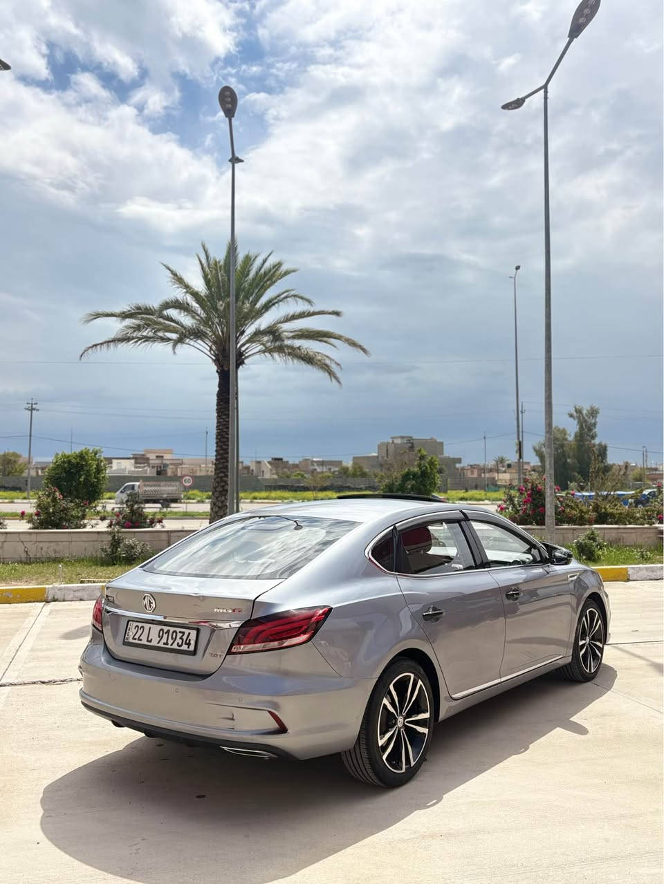 السلام عليكم للبيع MG6 2023 ماشية 50 الف كيلو متر فول الفول 1/1 مرقم اربيل جاهزة سيارة مابيها دينار مصرف (وارد خليجي) محرك ١٥ توربو بيها 3 قطع صبغ فقط صندوك+باب سايق امامي + جاملخ سايق امامي بدون دوخال بدون ايربك بدون شاصي السعر 110$ وبي مجال 
مكان سيارة كركوك (فقط بيع بدون مرواس)
*********** كركوك, العراق
