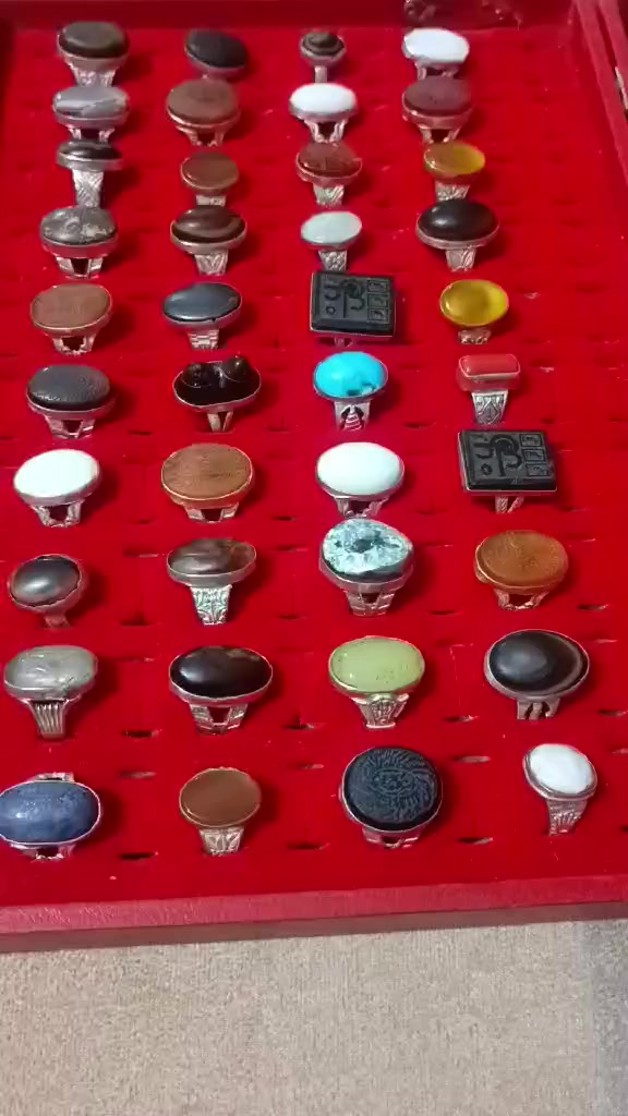 السلام عليكم اخوان 40 خاتم ابيع كل المجموعه سعر القطعه 35 مكان كربلاء ***********
