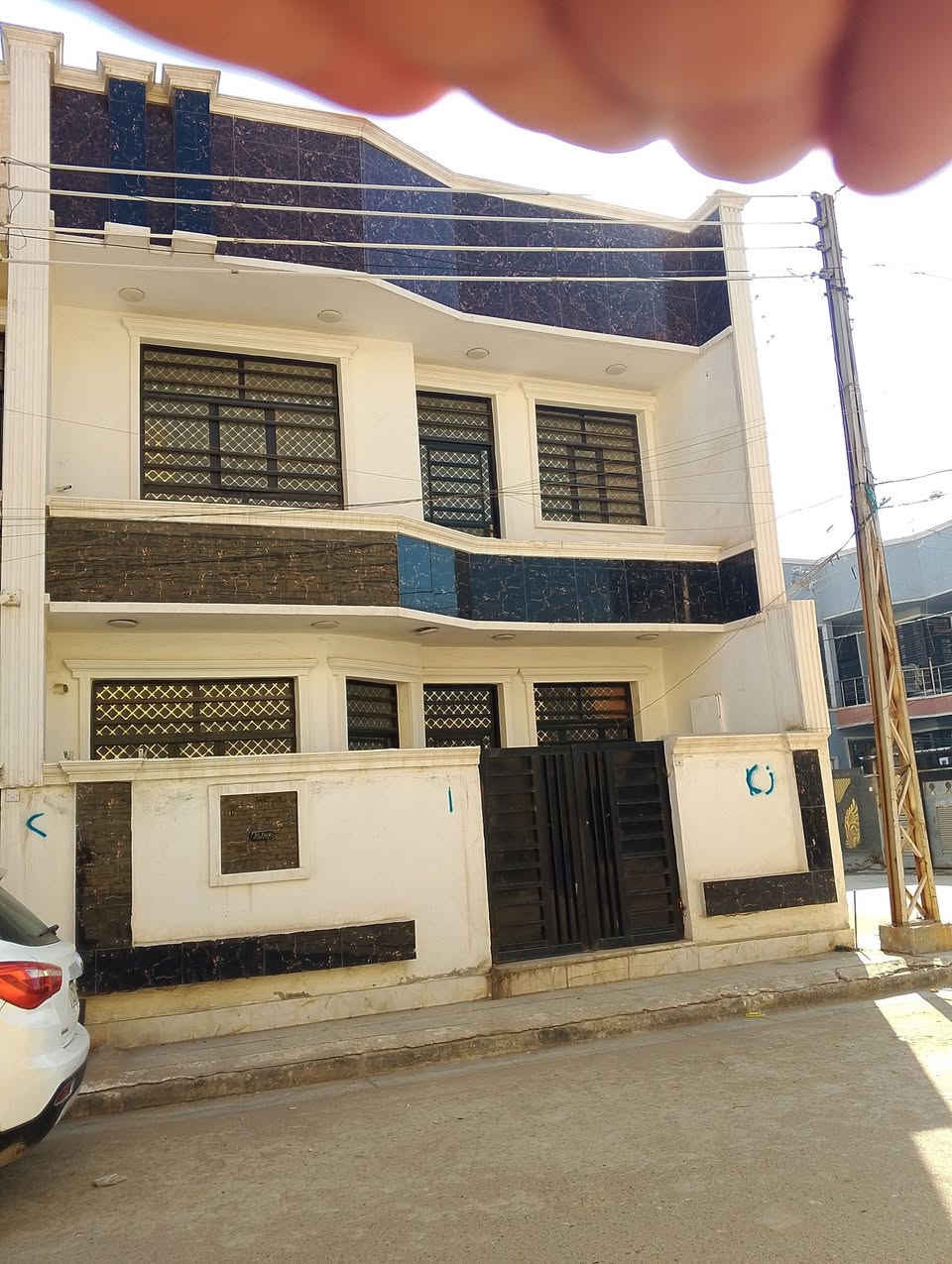 السلام عليكم 
مشتمل للايجار بمنطقه الدورة الرواد قرب مدرسه ذات النطاقين   مساحه 90 متر طابقين 
يحتوي الطابق الاول على صاله +مطبخ + غرفه نوم +خدمات 
الطابق الثاني غرفتين نوم + خدمات 
ايجار المشتمل 600 الف 
للاستفسار ***********
