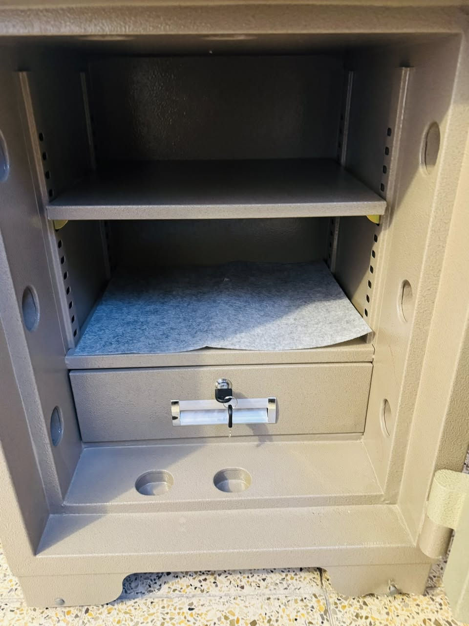 السلام عليكم

مكلف بلنشر  قاصه  استخدام اسبوع مثل ماشوف 
 

العنوان  كراده خارج 

للاستفسار***********
