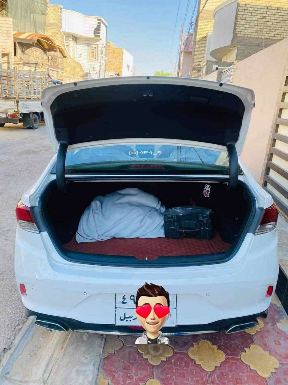 يا الله 
خوان مكلف بالنشر هذا رقم صاحب السيارة
 ***********
سوناتا خليجي كفالة 
رقم اربيل الجديد وهزه جديده 
السيارة فول السعر 180 ومجال قليل
