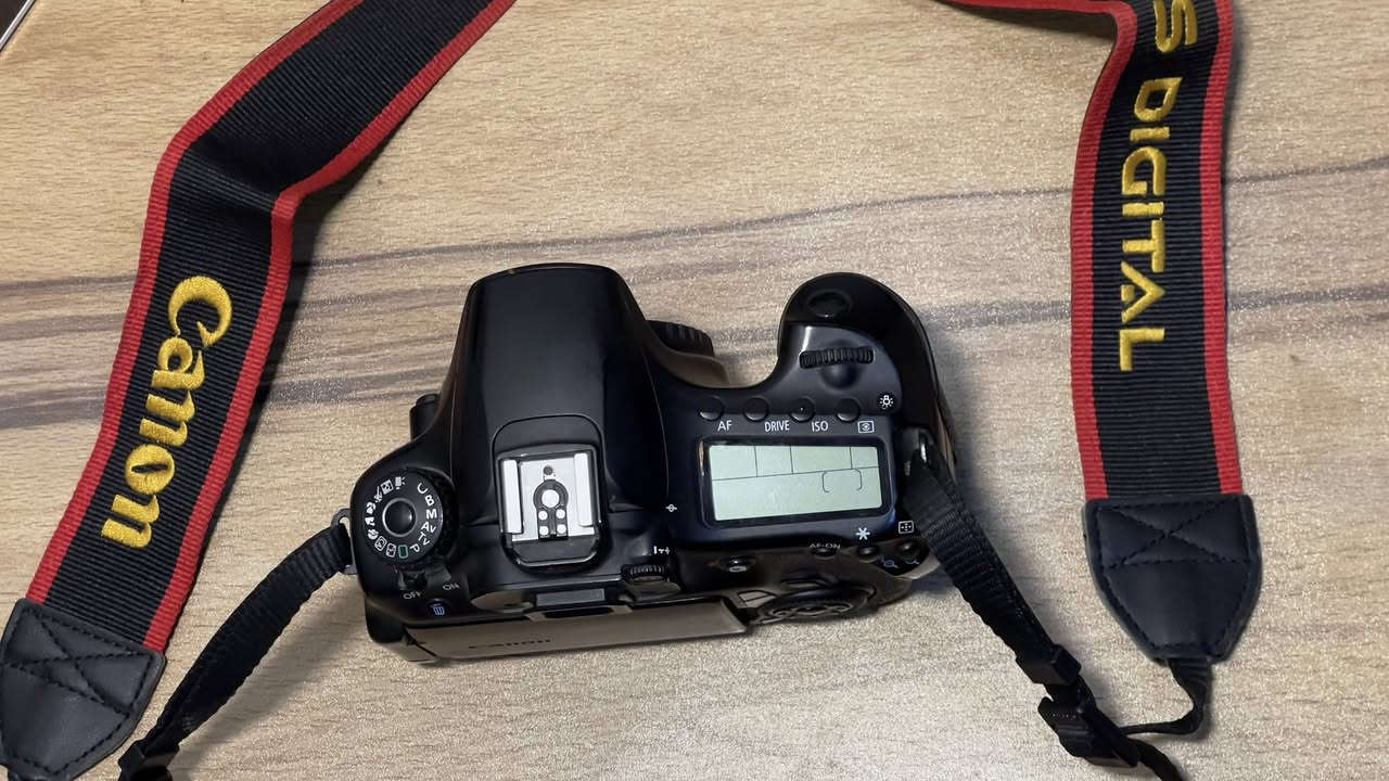 للبيع كامره كانون EOS 60 D مع مانع اهتزاز كامبل Manfrotto MVG460،  يتحمل وزن 4,6 كلغ
عدسة 50mm ماكرو فول فريم
عدسة 70_300سيكما 
سبيد لايت 
بطاريات 2 
قارء بطاقة وبطاقه تخزين بسعه 16 كيكبايت 
شاحنه +حزام +جنطة 
استخدام شخصي السعر 950 وبي مجال بسيط


**إذا كنت صاحب هذا الإعلان وتريد حذفه لأي سبب، رجاءا أرسل رسالة إلى الدعم الفني**