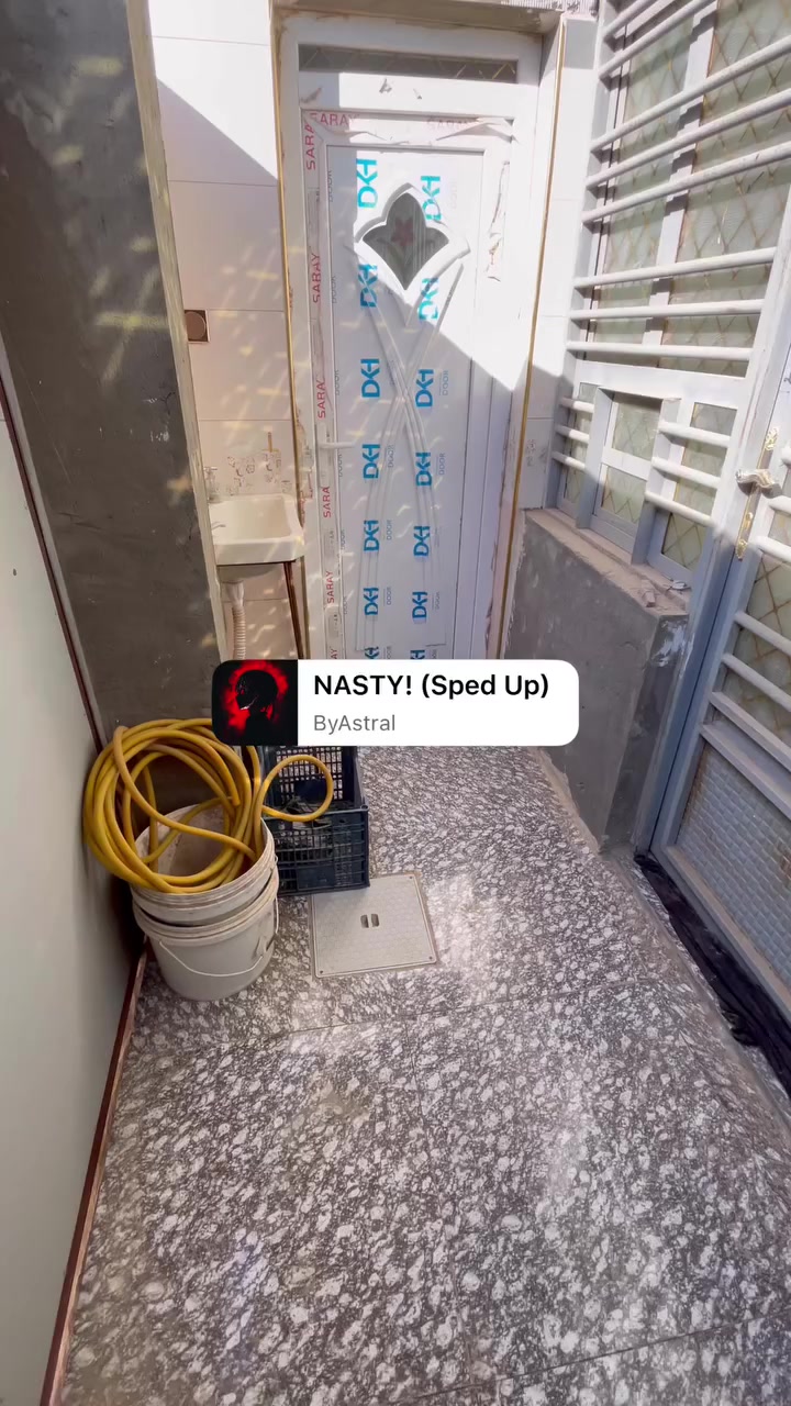 السلام عليكم. بيت للبيع مساحه100متر مكانه تقاطع القدس خلف كليةالرافدين قرب مكتب التضامن 
للستفسار ***********
