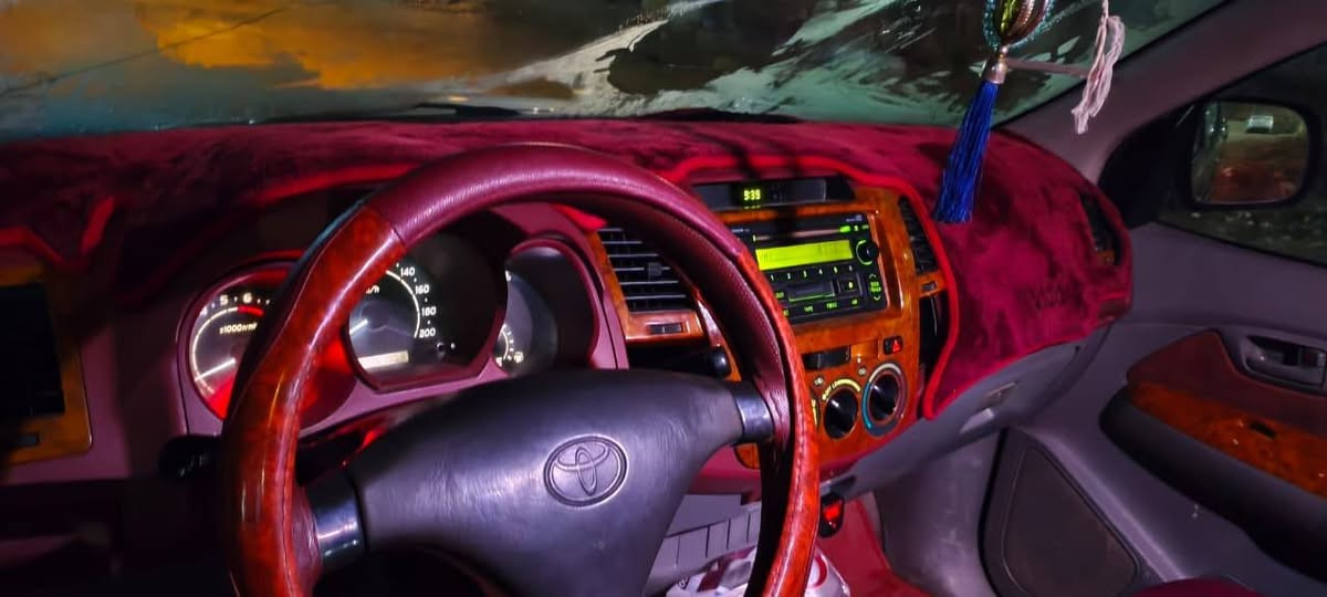 السلام عليكم ورحمه الله 
سيارة هايلوكس عذاري موديل 2010 للبيع 
السيارة كفالة عامة گير محرك صدر كهربائيات 
نضافة فول السيارة موضح بل سونار كلين فقط الرصعات 
السعر 180 بيها مجال قليل مكانها صلاح الدين بيجي ناحية الزوية اتصل وتدلل ***********
