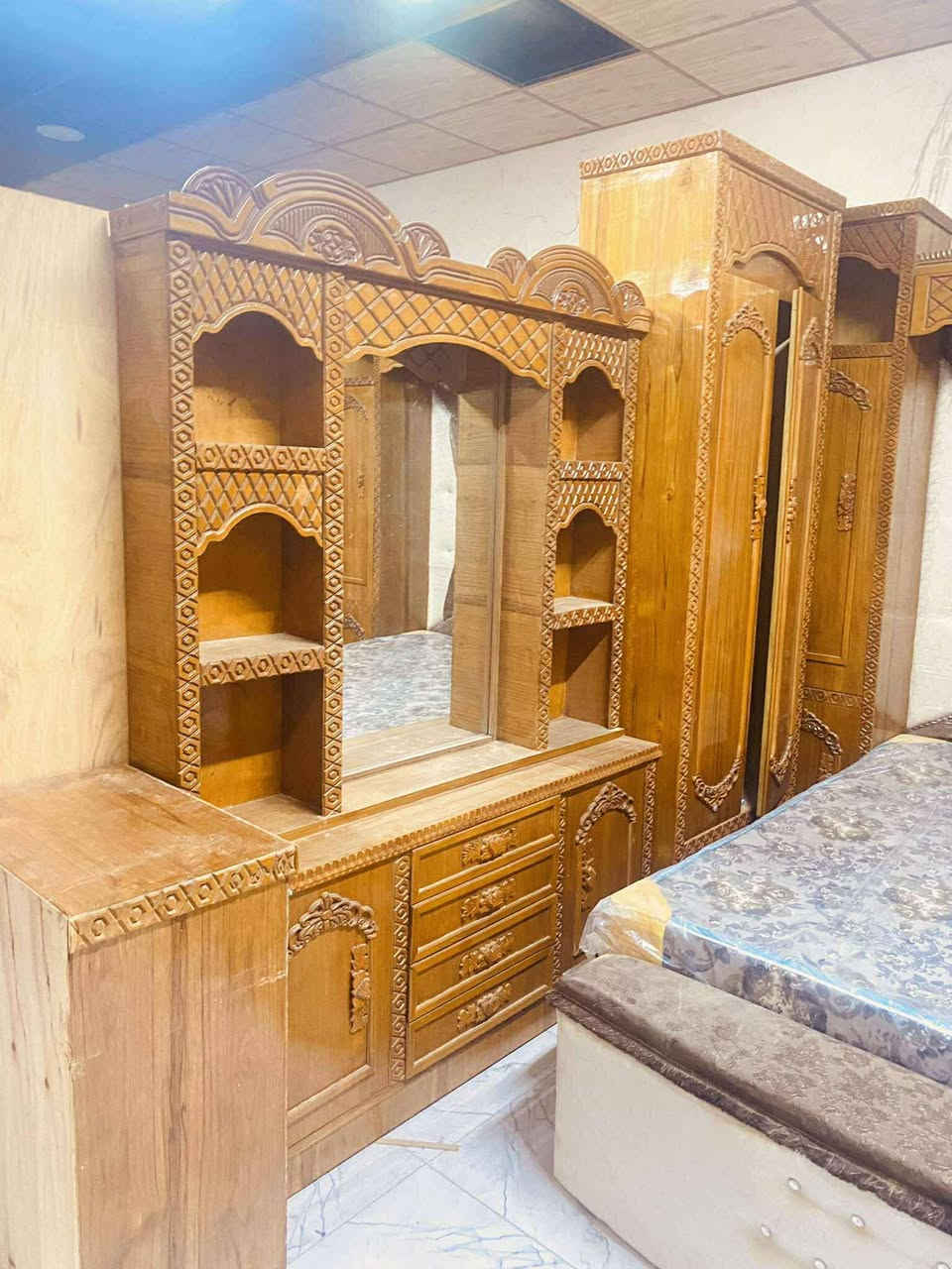 العنوان  ♕♕
تكريت شارع الباشا الرئيسي بقرب مشتل الياسمين 

꧁꧁꧂꧂معرض ايمن الكريش

غرف صاج جديد ⭐⭐
  نظام عملنا خدمة توصيل تكريت داخل وخارج تكريت 🚛🚛🚛

انت اختار واطلب واحنه نوصلك لباب البيت 👌👌👌

للحجز والاستفسار  يرجه 💌💌  اتصال ع الرقم *********** اتصال او وات ساب
