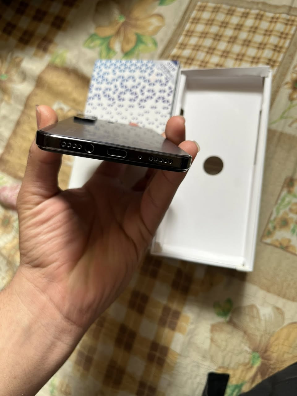 للبيع
للبيع 
حبايب ماعرف بيهن كلشي مكتوب عل كارتون 
وجهاز بلادي ممستخدم مدري مستخدم سبوع 
المهم للبيع سعر 90 الف 
***********
