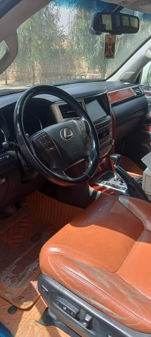 سلام عليكم
سعر كلش مناسب 💯
لكزس LX 570 موديل 2013 خليجي
 وكالة بريمي فول مواصفات(داخل احمر)

سعر فقط 375 ورقة  و مجال كلش قليل
ماشي 120 كيلومتر  بشرط الفحص 
سيارة ماشاءالله بعدها بالكارتون ❄️
السيارة بحالة نظيفة جداً 
بصمتين مالشركه موجوده

🔴سونر موجوده، السياره كفاله مكفوله عامه حتى الدعاميات بدون صبغ 
گير محرك كهربائيات مكفول (كبس بشرط الفحص )

رقم فحص هزه سنوي كلشي مالتها جديد بس تتحول باسمك انشاءالله 🌹
جكات صندوق كهربائي مقاعدتدفئه تبريد، والمقاعد الخلفية كهربائية
كاميرات، رادار، تحذير الخروج عن المسار
مثبت سرعة ذكي، تحكم كهربائي بالارتفاع والانخفاض
نظام مانع الانزلاق، حساسات أمامية وخلفية مع كاميرا
كشن خازن ذاكرة، إنارة زينون و LED
مكان السيارة موصل او بغداد

***********
