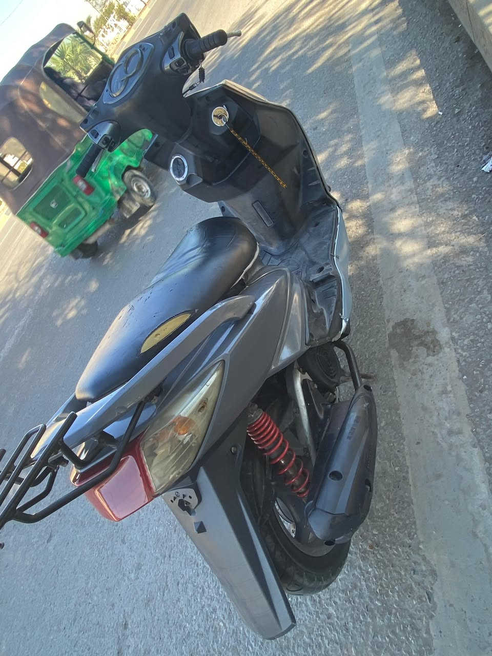 سلاام عليكم دراجه سكنس فحل كابريتر دراجه نضيفه مثل ماوضح بل صوره دراجه نكره بكل وقت سلف وهندر سعر ٦٥٠ وبيهه مجال مكان بغداد البلديات ***********
