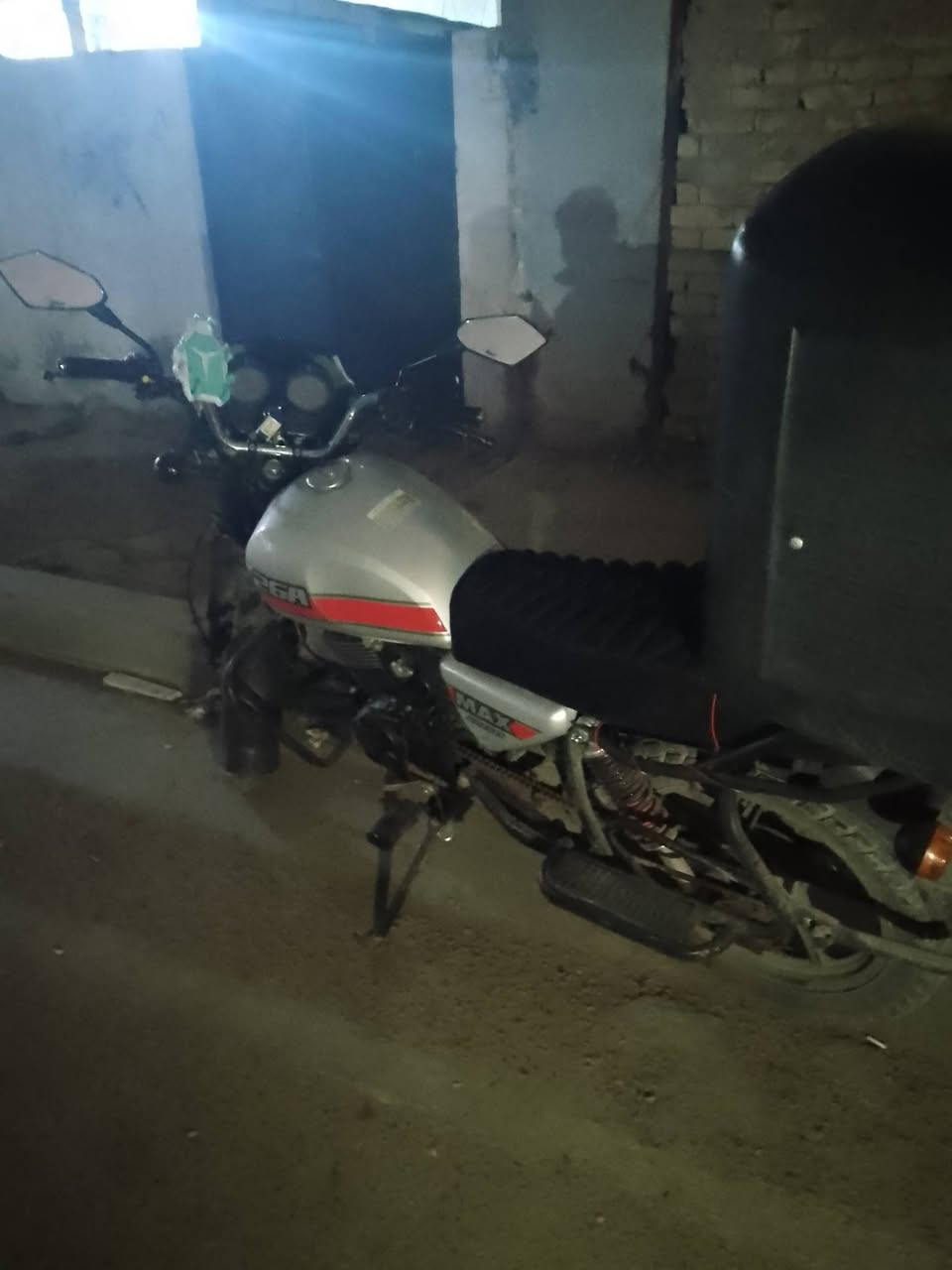 سلام عليكم دراجه دايون A26 ماشيه 25 الف للبيع موديل 2024 الدراجه كفاله عامه مرقم  انكليزي بغداد نقصها بس ستاند تعليك أما الدراجه مكفوله كفاله عامه جيب وياك فيتر وفحص مكاني بغداد صليخ السعر مليونين و 350 الف التواصل واتساب *********** المو شراي لا يكسر بحلال العالم
