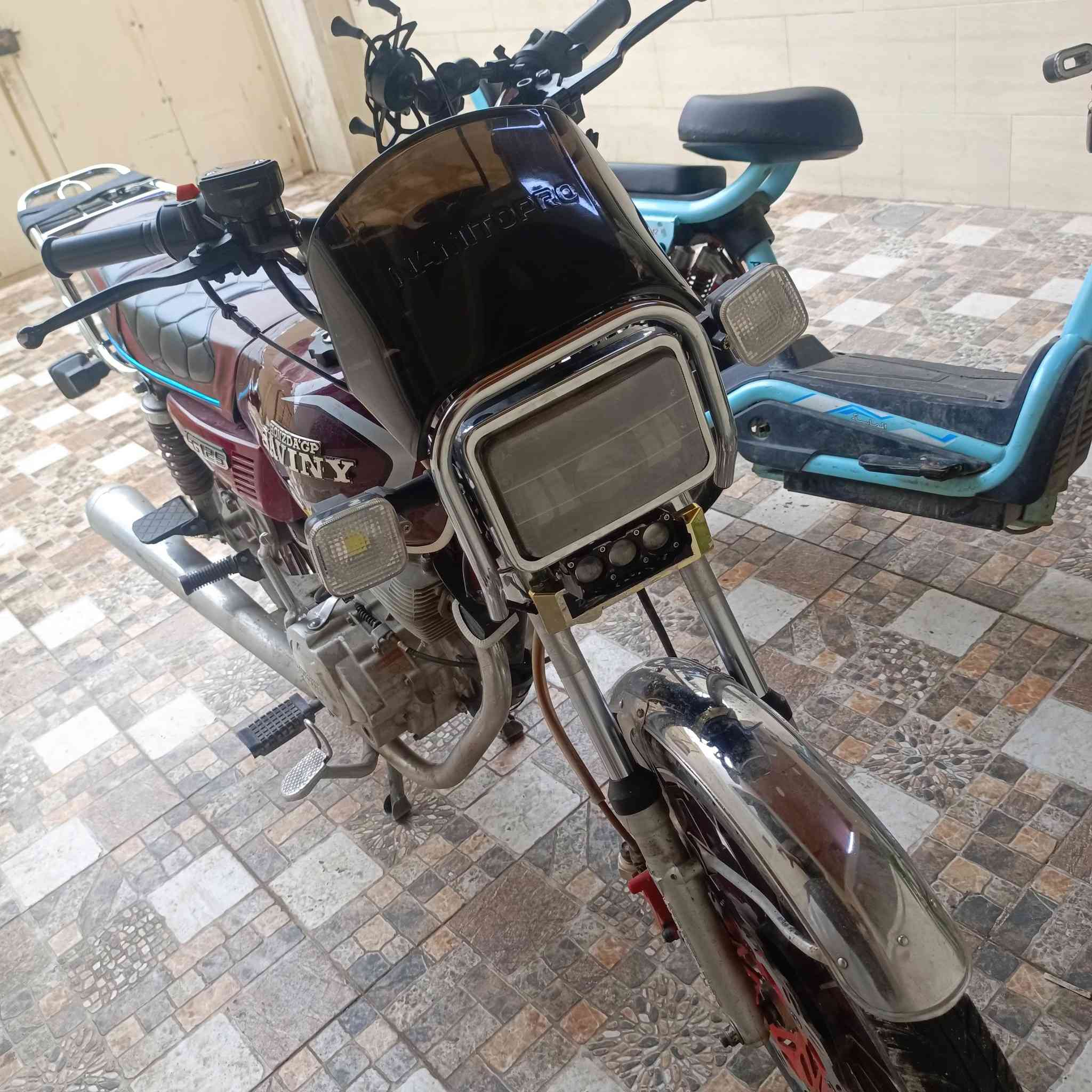 دراجه سافين هونزدة مكينه كبس مكينه 200 نضيفه للبيع السعر 700 وبيها مجال
رقم الهاتف ***********
