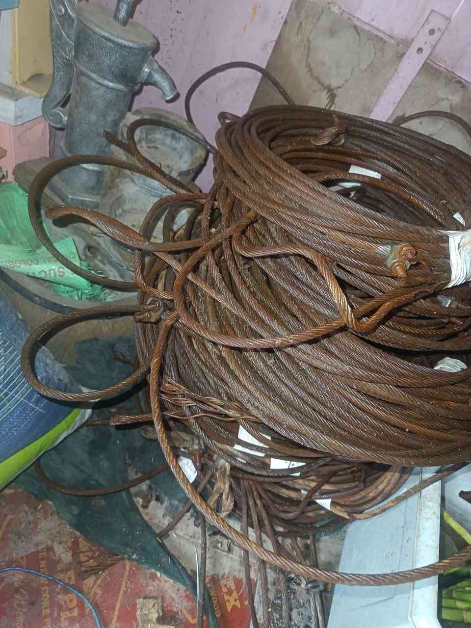 السلام عليكم كميه تقريبا ٢٠ قطعه ما اعرف الطول بالضبط كل وحده بس ع اغلب أكثر من ١٠ متر اليخدمنه مكان بغداد يخلي سعره وبالعافيه
***********
