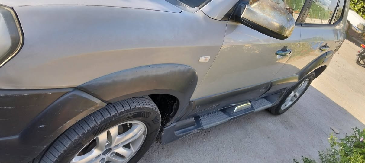 سيارة توسان موديل 2009 مال بنيه للاتصال والاستفسار التواصل مع والدها ***********
