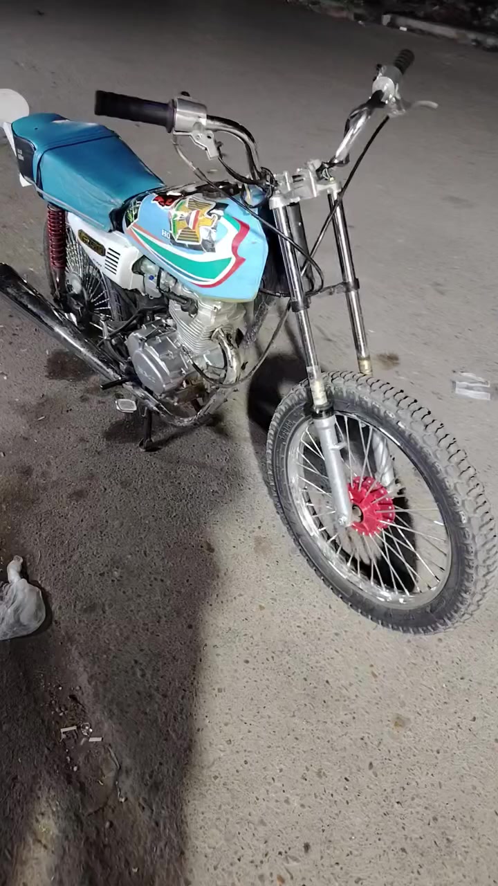 سلام عليكم دراجه للبيع مكينه ٢٣المكان بغداد الحسينيه بشارع ابو مهند السعر٣٧٥ وبيه مجال ***********
