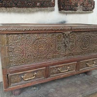 صندوق خشب السيسم  النادر عمل قديم جدا للهواة فقط والمهتمين نظيف جدا ال...