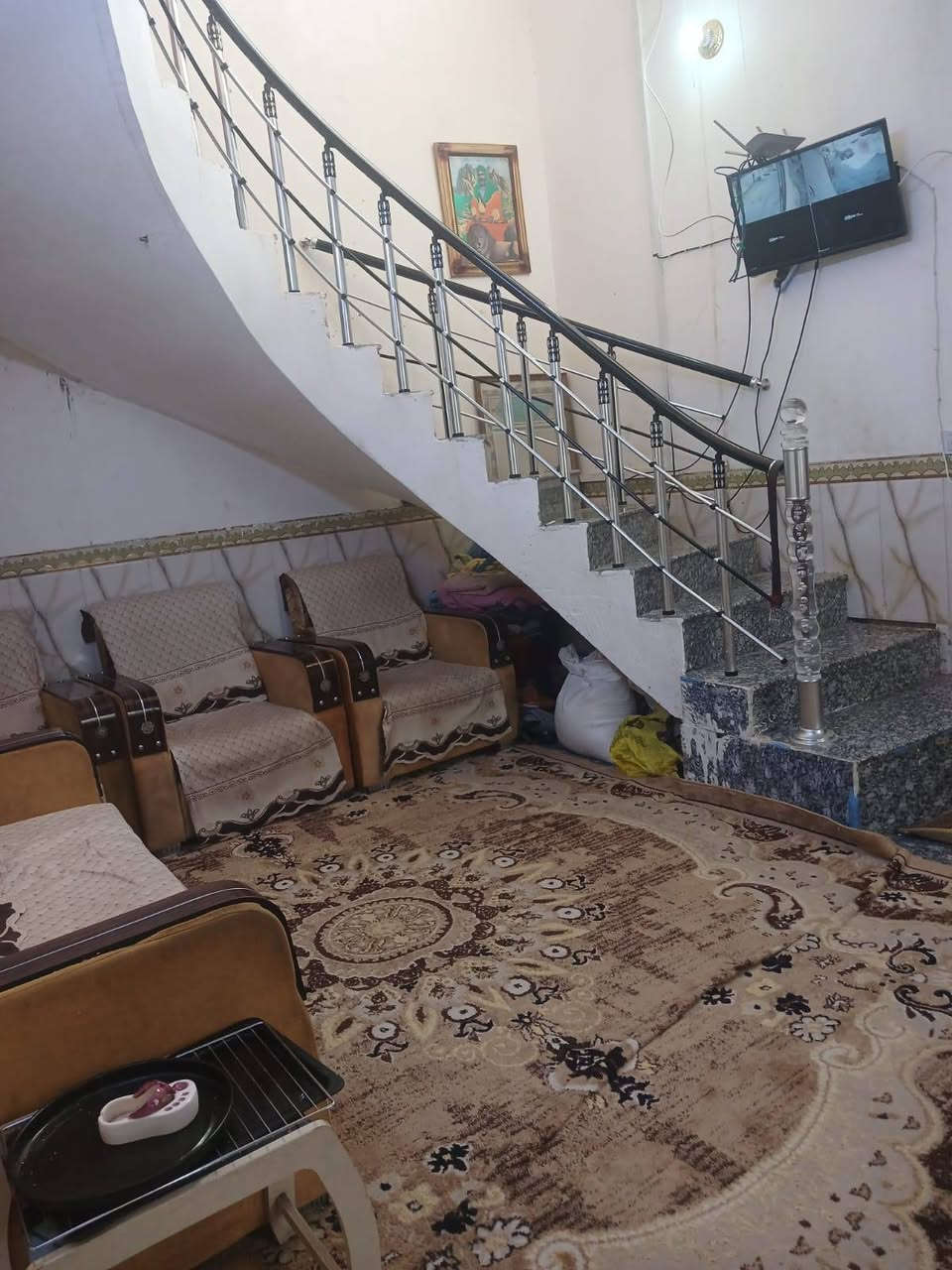 يالله بيت للبيع طابو زراعي سند25المساحه 200م يتكون غرفه صاله مطبخ ستقبال صحيات داخليه خارجية مناور كراج كبير حديقة بناء طابوق سقف مسلح خدمات كامله الموقع كربلاء طويريج حي الجمعيه شارع أصحاب الكساء قريب شارع الوسط استفسار اكثر مراجعة مكتب الجمعيه للعقار مراسله او تصال 
*********** 
***********
