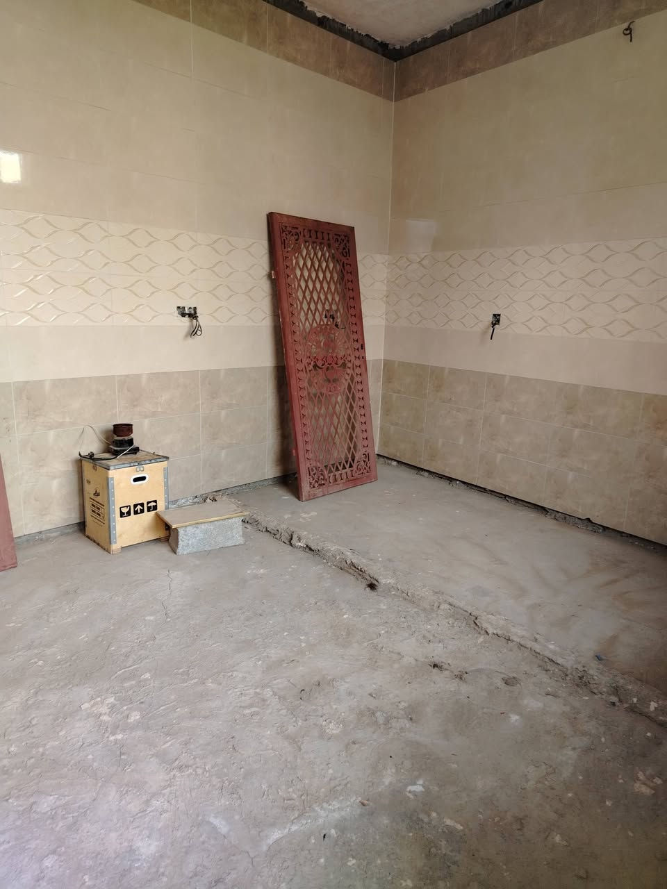 السلام عليكم بيت لبيع حي امير خلف شارع الفرات استفسار رقم ***********
