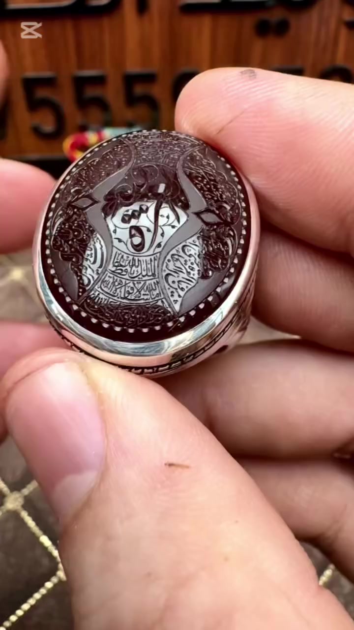 سطوره الخط مدرسه الخطوط اليدوي (العبد ميثم ) خاتم من عالم الخيال لم يتكرر ابد الاستفسارت فقط واتساب فقط واتساب ***********
