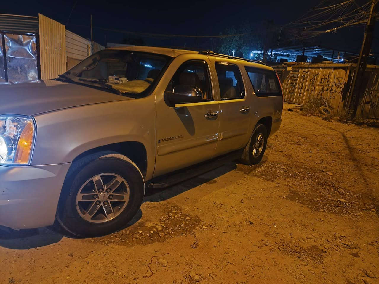 السلام عليكم 
جمسي يوكن طويلة SLT
2008 لون ذهبي رقم بغداد 
محرك 5300 الكير 700
تبريد ثلج 
السعر 140وبيهة مجال
رقم الموبايل *********** واتساب وماسنجر فقط
