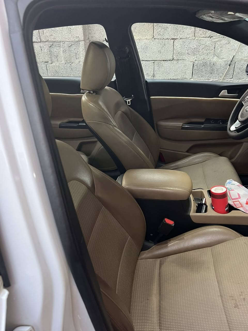 السلام عليكم
كيا سبورتج موديل 2017 خليجي 

سياره كير محرك مكفول 

بيهه بارد بلجاملغ الامامي  وحافه الجاملغ الخلفي موضح بلصورة ماشية 127 الف 

مري شفط 

شاشة وكامرة دوارة

حساسات امامي خلفي 

زراكات مازدة

منضومة زنون اصلي 

تخم تاير جديد 

السيارة حلوه مال بيت 

تحكم ستيرن 

داخل لونين بيجي واسود 

كشنات مخمل وجلد بيجي 

السبير بعدة منازل 

ويل 19 

وقم اربيل الجديد سنوية جديدة

السعر 172 ورقة وبيهه مجال حك الجية 

***********

مكان السيارة الزعفرانية
