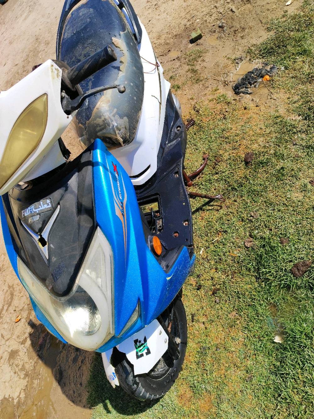 دراجة سكنس ثعلب نثية محرك كوري مديل 2021 دراجه نضيفه وقتصادية ماتصرف نهائيا سرعتها 60 يعني المرور مايحاسب عليها نهائيا كهربائيات شغالة وحته شادلها امبي ثري بس ماادري شبيها عطلت عندي واني امشي وعفتها ورحت للشغل وهسه اريد ابيعها لان مافارغ الها الدراجه عوزها ترتيب بسيط وحته تصليحها مايكلف 25 لو 30 الف مكاني الناصرية شطرة ناحية ال سليمان  