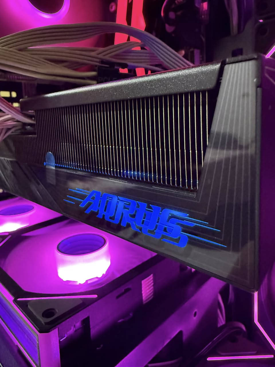 كيس للبيع الموصفاتGPU:Rx9070xt
CPU r5 7600
Ram ddr5 6000
M.2 1000
Pw 750 gold

Motherboard b650 asus prim
الكيس بي 7مراوح  السعر مليونين 400وبيه مجال جدا بصيط


**إذا كنت صاحب هذا الإعلان وتريد حذفه لأي سبب، رجاءا أرسل رسالة إلى الدعم الفني**