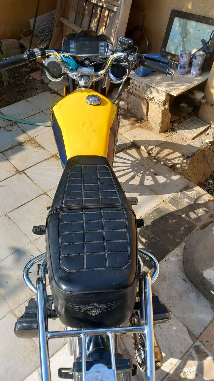 السلام عليكم دراجه سيفان موديل 25 اي نقص مابيه كفاله عامه  اوراق كورتونيه مكاني الخالص ***********
