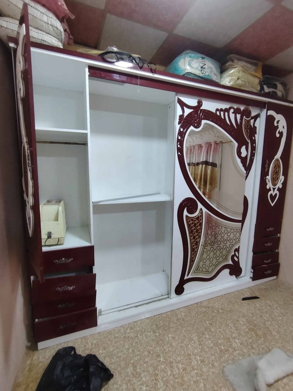 كنتور خشب صاج تركي اصلي +تعلاكه هيه ويا تجي السعر قيم واخذ لاتكلي بيش مستعجل ع البيع المكان التنومه شارع ٤٠
*********** البصرة, العراق
