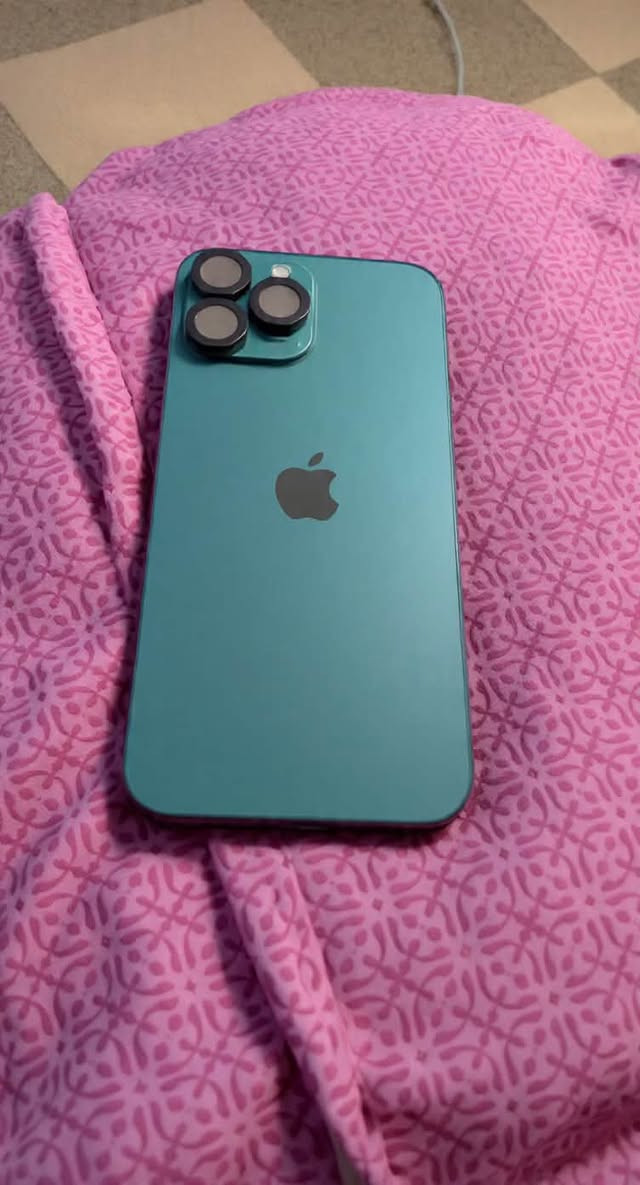 للبيع: iPhone 13 Pro Max
اللون: زيتوني Alpine Green
الذاكرة: 256GB
الحالة: نظيف جدا بدون خدوش نهائيا
البطارية: 83%
الملحقات: كارتون 
السعر: 850,000 دينار قابل للتفاوض البسيط
المكان: البصرة قضاء القرنة الشرش
للتواصل: [***********]
