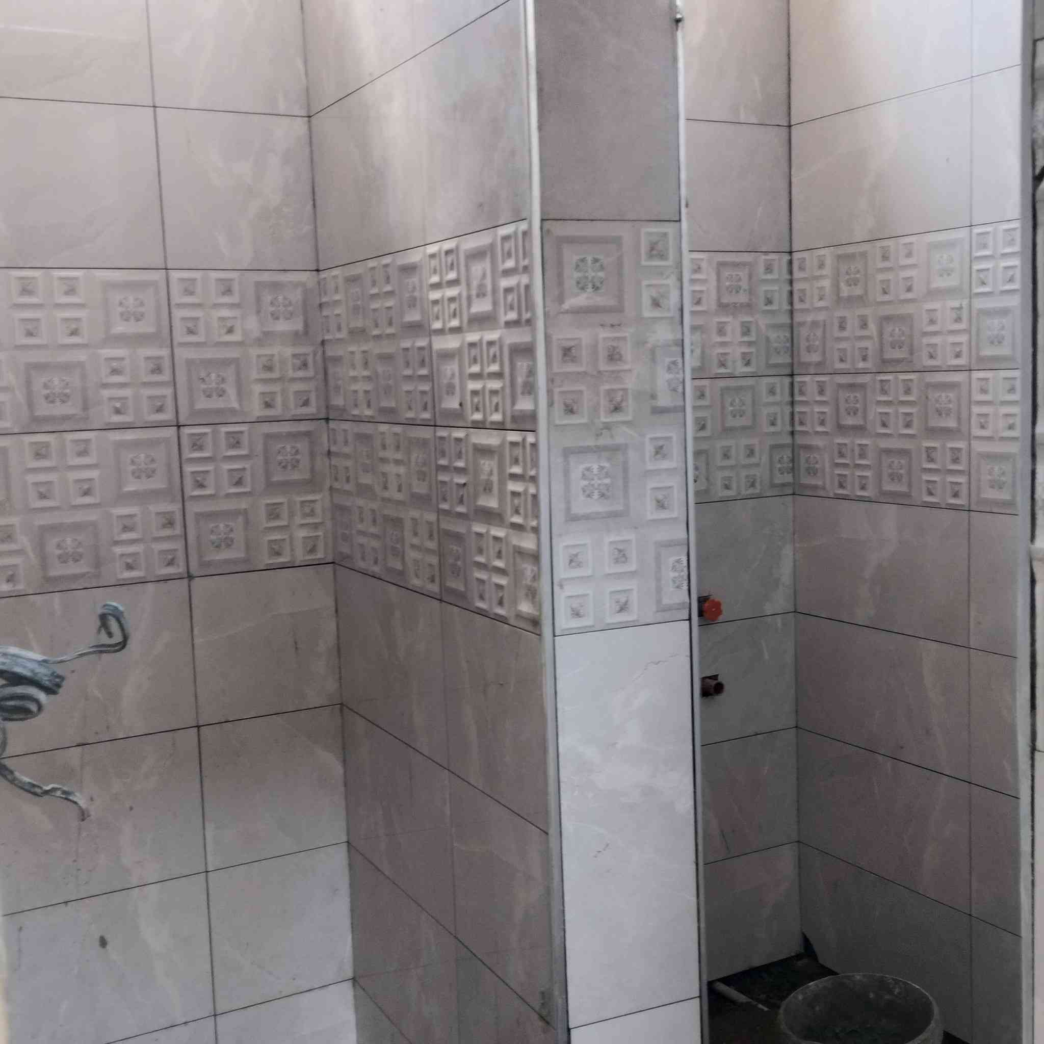 السلام وعليكم اسطة سيراميك متفرغ حالين الطلب والاستفستار اتصل علئ الرقم ***********شرط الشغل
