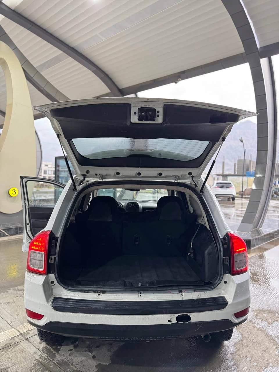 جێپ کۆپاس ٢٠١٢ مواسەفات نۆرث ئیدیشن 
شەغال،کوشن گەرم ، ئاوینە دژە فوول ،ئاوێنە کارەبای ئاوێنە هیتەر ، دەبڵ ئەکسل ،دبڵ گێر جام کارەبایی،گێر و مەکینە بەشەرت ٤ تایەی نوێی بەفری لە ژێرە بێ لێدران کامل مەسرووف کراوە و پاکە هەموو شتی لەسەر دەقی شەریکە ماوە کارەبایەتی مەزبووت ماڵی مەدەنی بەشەرت ، مەکینە ٢.٤  ناونیشان ڕانیە ، *********** ، *********** رانية, السليمانية
