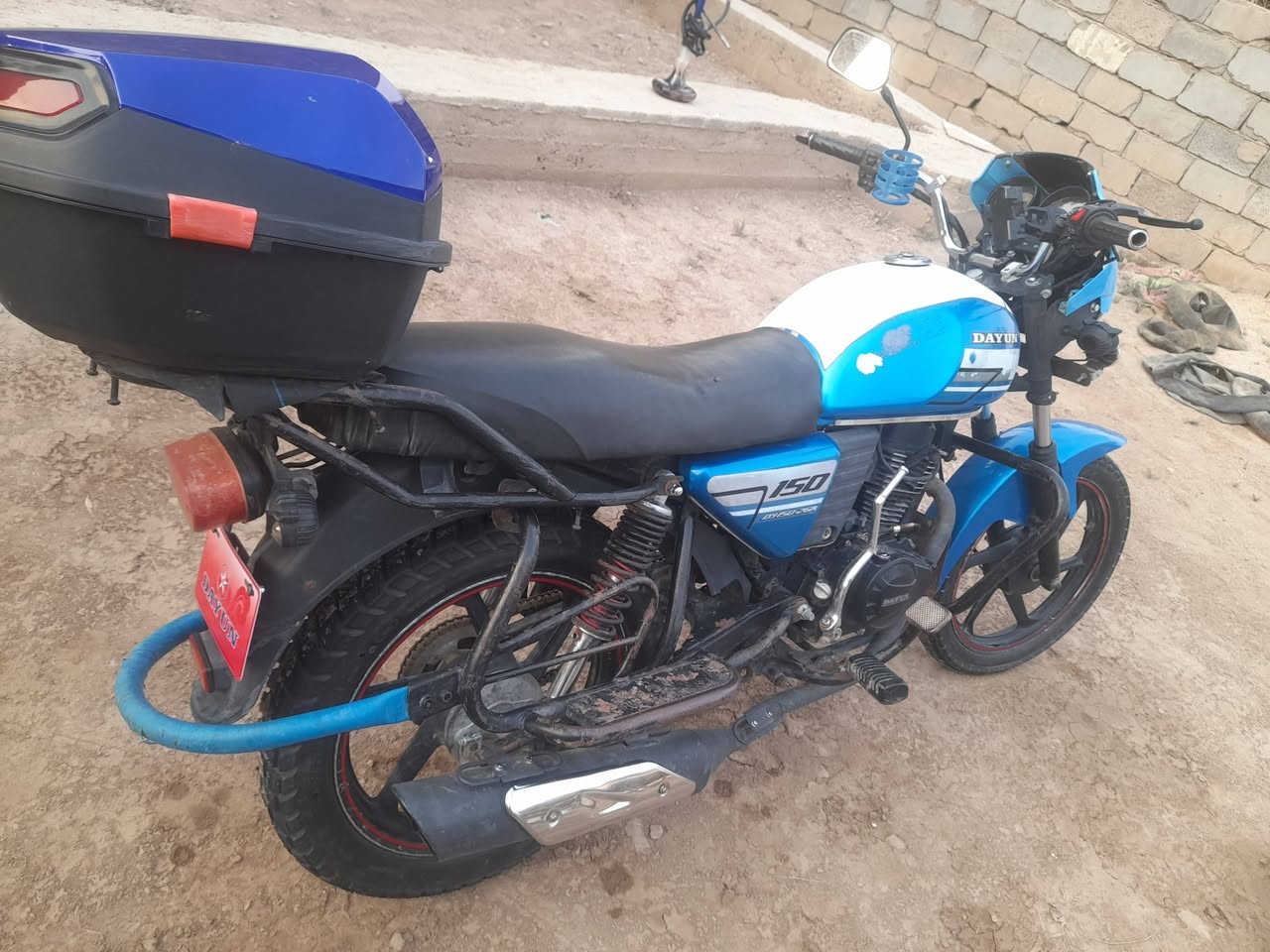 السلام عليكم دراجه دايوان للبيع اوراق اصلي موديل 2019 دراجه مكفول خير من الله مابيه اي نقص حجم محرك 150 السعر 950 وبيها مجال حق الجيه // هاتف ***********
