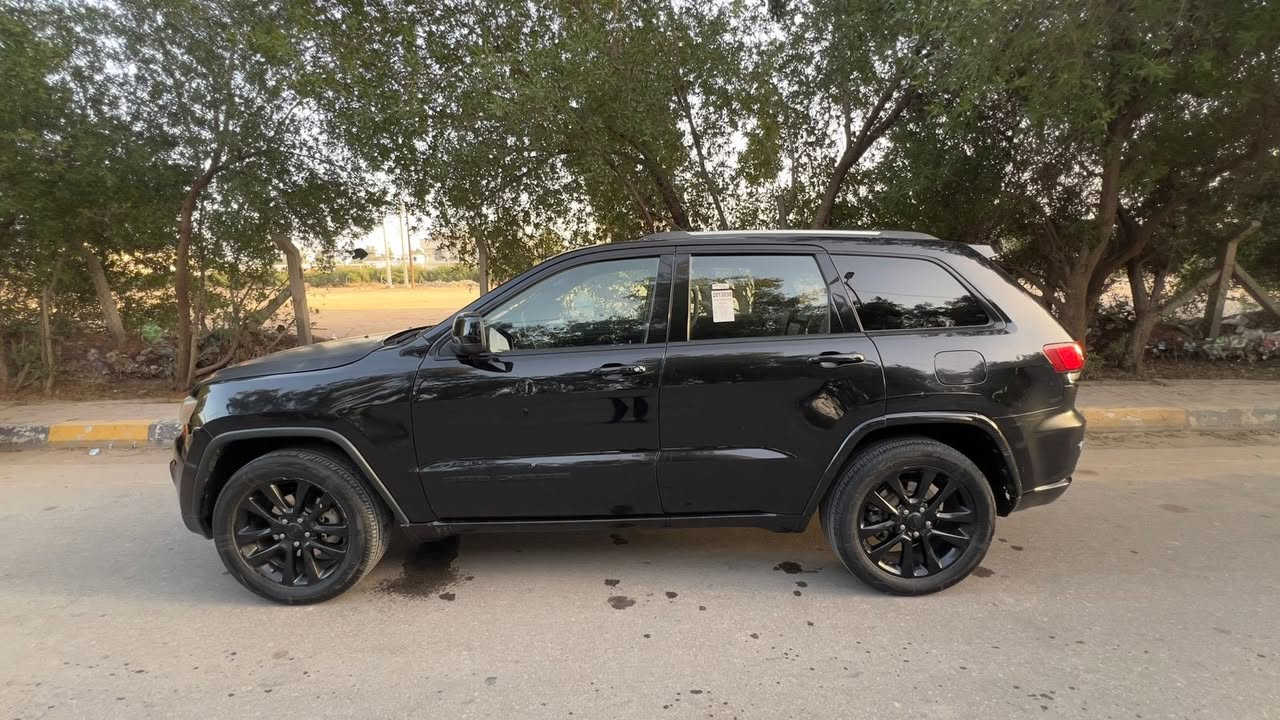 سلام عليكم للبيع Jeep شيروكي موديل 2017 حدث سياره موجود داخل الصور رقم سيارة قادسيه بسمي موجوده سياره محافظة النجف سعر 180$ رقم اتصال ***********او على رقم ***********
