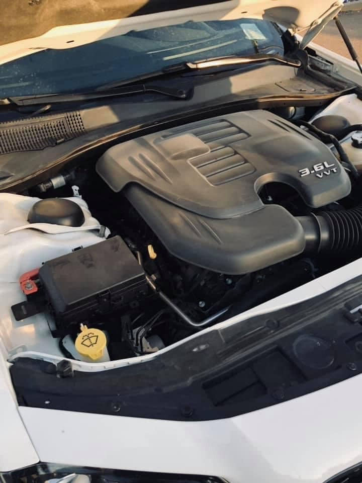 سياره كلايسلر s 300
ابيض اللون ويل كب عنكبوت
كشنات جلد 
شاشة كبير + كامره اماميه
كشنات كهربائيه اماميه تحكم ستيرن 
ماشية تقريبا ١٧٠ الف 
رقم انكليزي جديد باسمي 
سياره خاصه ممشتغله خط
موديل ٢٠١٩
حادث جاملغ عكس السايق مع تبديل باب السايق 
نظافة جيد جدا 
للاستفسار اكثر اتصل ***********
 واتساب
