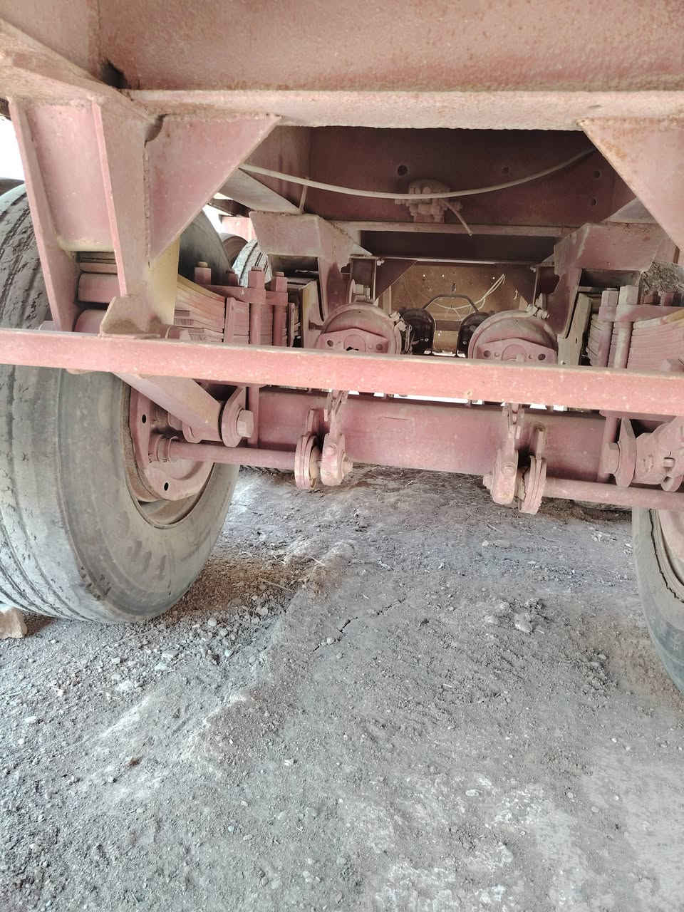مقطوره حداديه للبيع السعر ٨٠ وبيه مجال رقم الهاتف ***********
