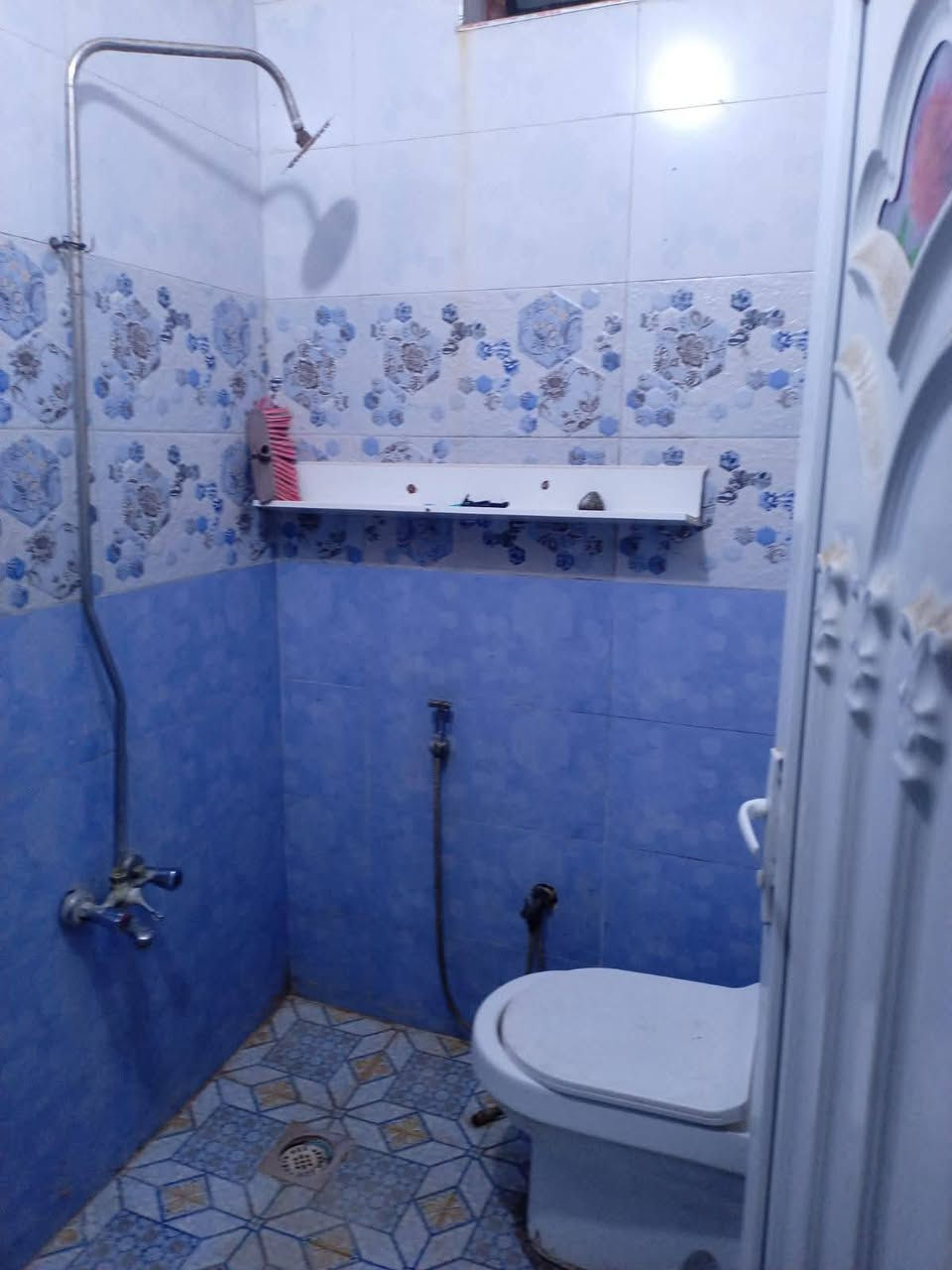 مشتمل للايجار طابق واحد فلوجه حي الشهداء قرب جامع مرسلين تبليط كامل خدمات بدل الإيجار 300 الاتصال على الرقم *********** ***********
