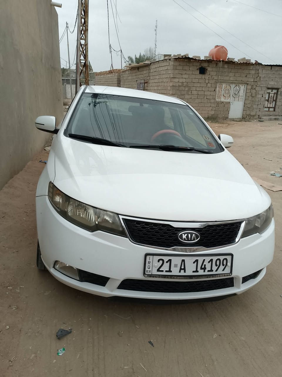 سلام عليكم كيه سيراتو موديل ٢٠١١ رقم سليمانيه دولي سياره بأسمي مكينه وكير مكفولات حداديه تبريد جديد بيه  ملاحضات السعر ب ١٠٠ وبيه مجال ***********
