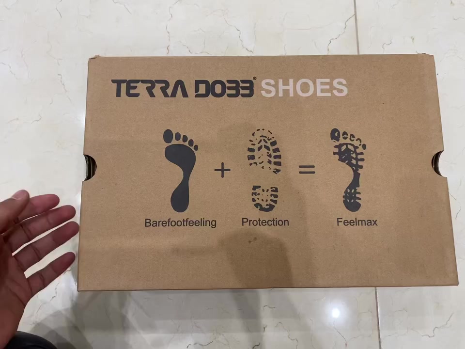 السلام عليكم

متوفر حذاء تيرا دو جديد أوربي الأصلي مصنوع من المواد الطبيعية قطعه راقيه او تحفه او تكدرون تطلعوها بالامزون وتشوفون سعرها

او متوفر شرح كامل على الكارتون راح اصور الكارتون ونزل صور الكارتون بالتعليقات حته يكون كلشي واضح الكم

حذاء اصلي 🏃‍♂️👟

قياس الحذاء 43

يتوفر توصيل 🚛

للتواصل فقط واتساب ***********
