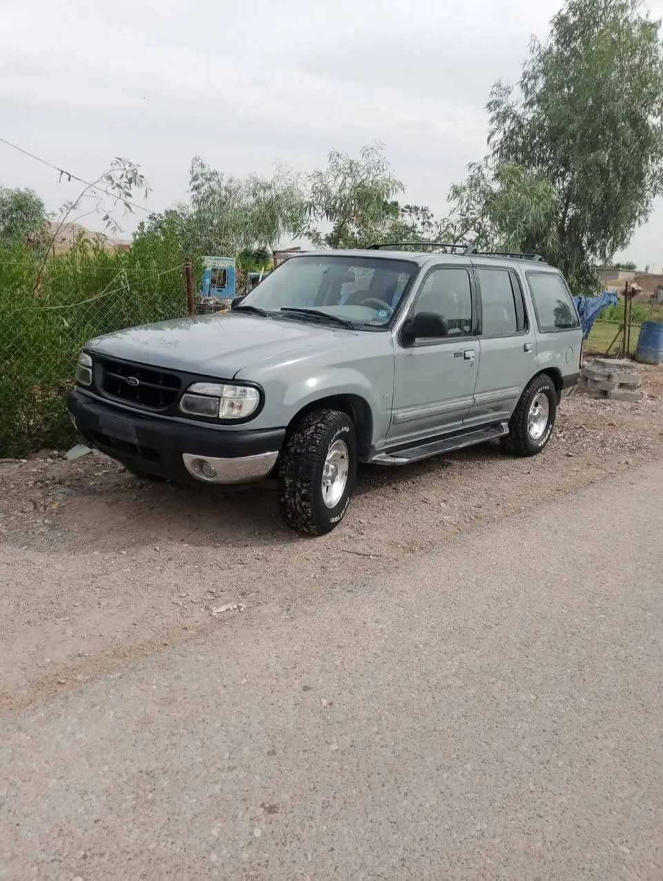 بلااااش بلاااش
فورد اكسبلور موديل 2000 

كير محرك بطة vvt  بشرط سياره مال جني ما اتعبك ان شاء الله.

 رقم كركوك مشروع وطني سنوية لغاية ٢٠٢٨
تحويل شرط

بطاقة بنزين موجود

تخم تاير جديد 

صدر مابي عيب فقط فحولة خلفية يحتاج

سقف سلايت

جام كهرباء

 ضرر شبر جاملغ خلفي (صبغ عام لون مميز للجمالية) شرط الفحص.

فقط فقط فقط
التبريد شرط نقص غاز شغال ١٠٠% تدفئة شغال

السياره بدون اعطال تراي وين ماتريد  وخير من الله صارلها سنه ونص يمي ما وكفتني بالشارع والحمدلله.

 السعر بلاش 49 بي مجال بسيط جداً

واتس آب ***********
ومتواجد عالفيس . مكاني كركوك كركوك, العراق
