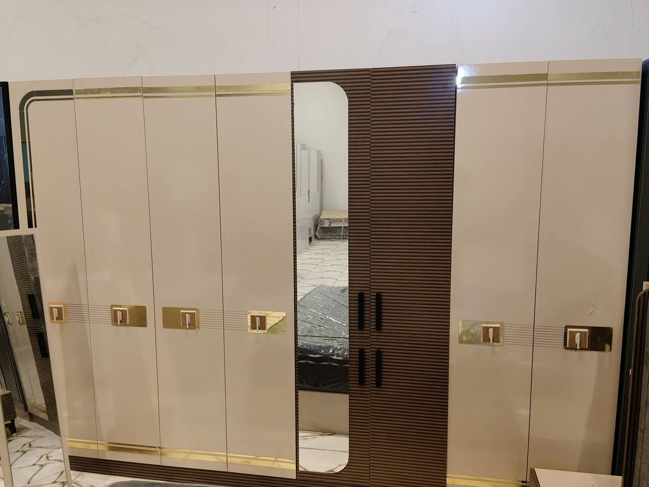 يتوفر تشكيله غرف غرف نوم متكونه من 7 قطع منشأ تركي سرير مع ملحق إناره بالسرير براكيت للاستفسار اكثر يرجى الاتصال على الارقام التاليه 
***********
*********** واتس فايبر تلگرام 
الشد والنقل داخل محافظة ذي قار مجانا
